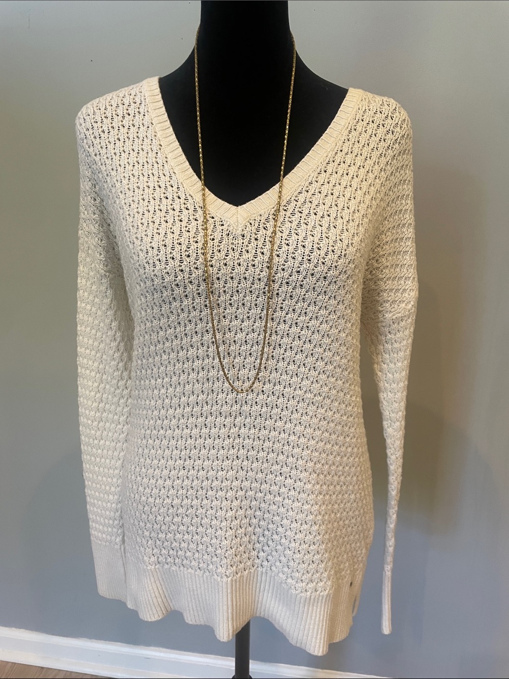White  V-Neck Knit Women's Sweater American eagle small